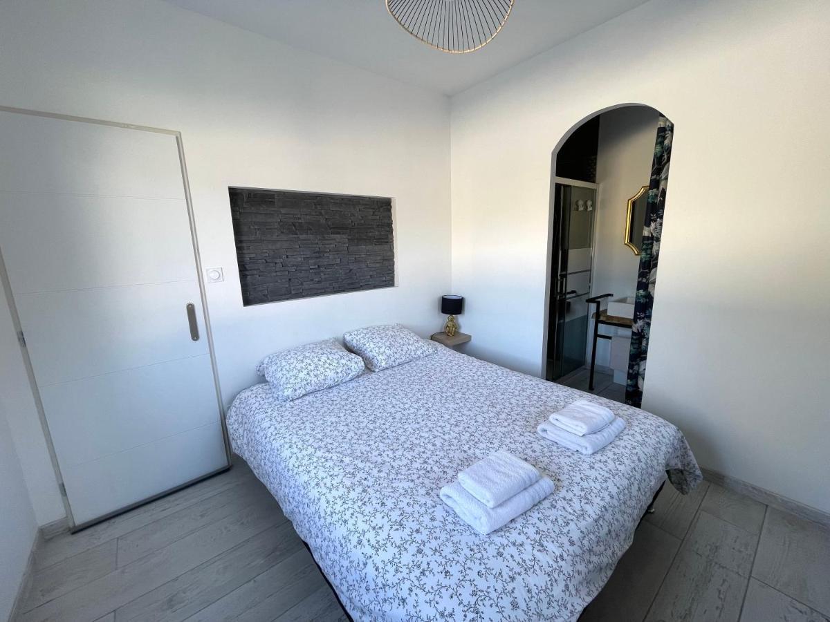 Siam Mahanakhon Appart & Spa Rieux-de-Pelleport Bagian luar foto
