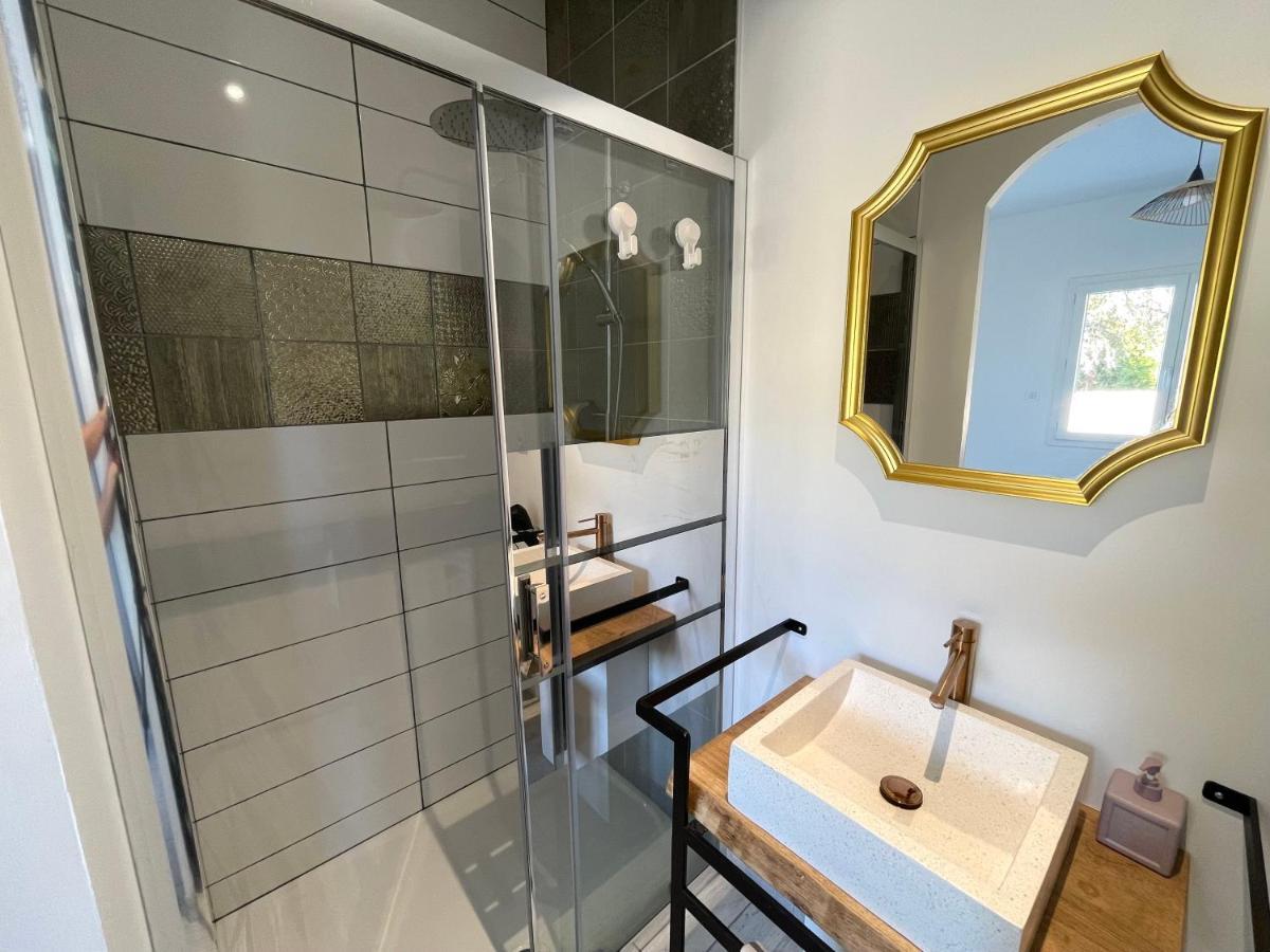 Siam Mahanakhon Appart & Spa Rieux-de-Pelleport Bagian luar foto