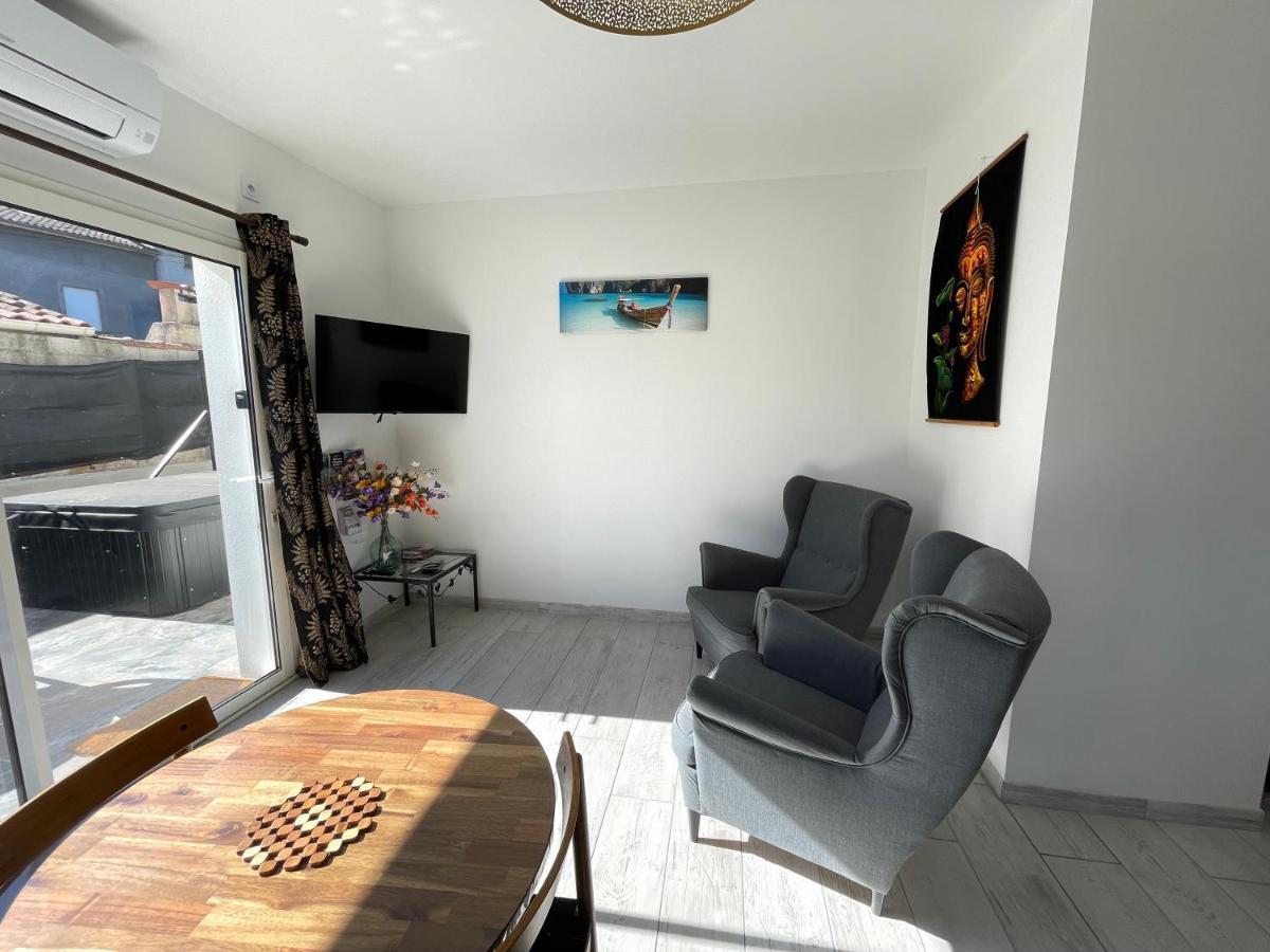 Siam Mahanakhon Appart & Spa Rieux-de-Pelleport Bagian luar foto